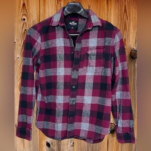 Hollister Men’s Red, Gray and Black Long Sleeve Flannel Shirt. Small